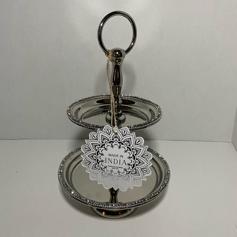 Silver with crystals in bedded serve ware